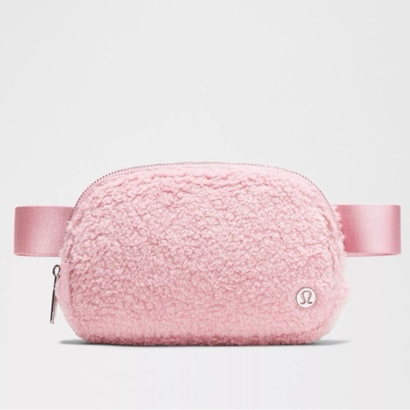 ๐๐ Lululemon Everywhere Belt Bag Fleece - Pink Tide - Picture 2 of 4